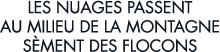 les nuages passent au milieu de la montagne s ment des flocons 