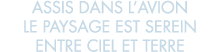 assis dans l avion le paysage est serein entre ciel et terre 