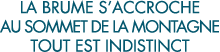 la brume s accroche au sommet de la montagne tout est indistinct 